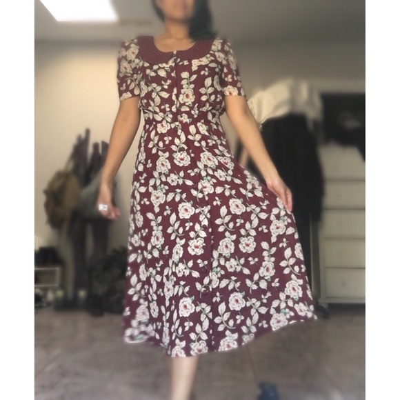 Dresses & Skirts - Vintage floral dress